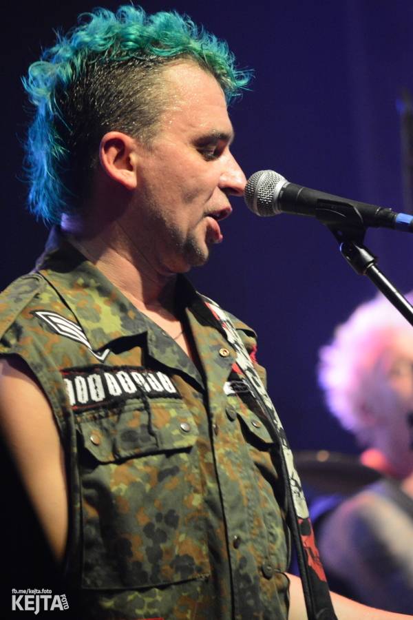 Visací zámek slavil ve Velkém sále pražské Lucerny 36 let, zahráli i Plexis