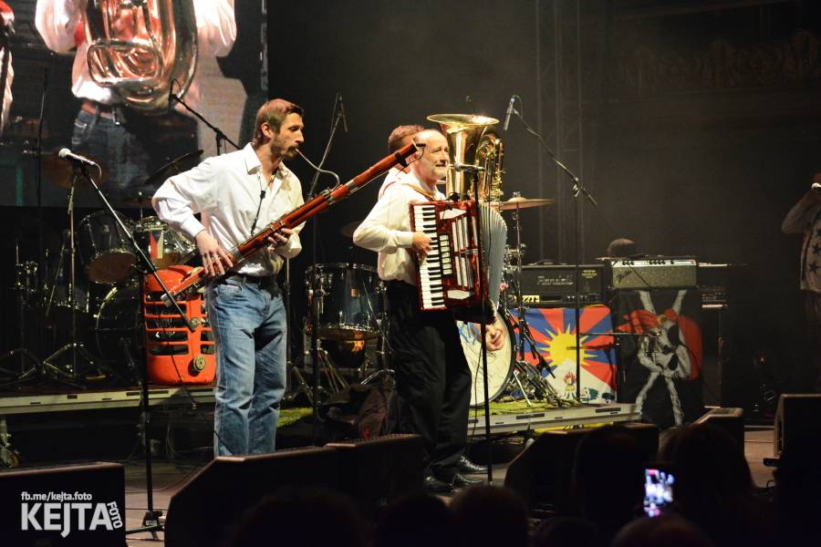 Visací zámek slavil ve Velkém sále pražské Lucerny 36 let, zahráli i Plexis