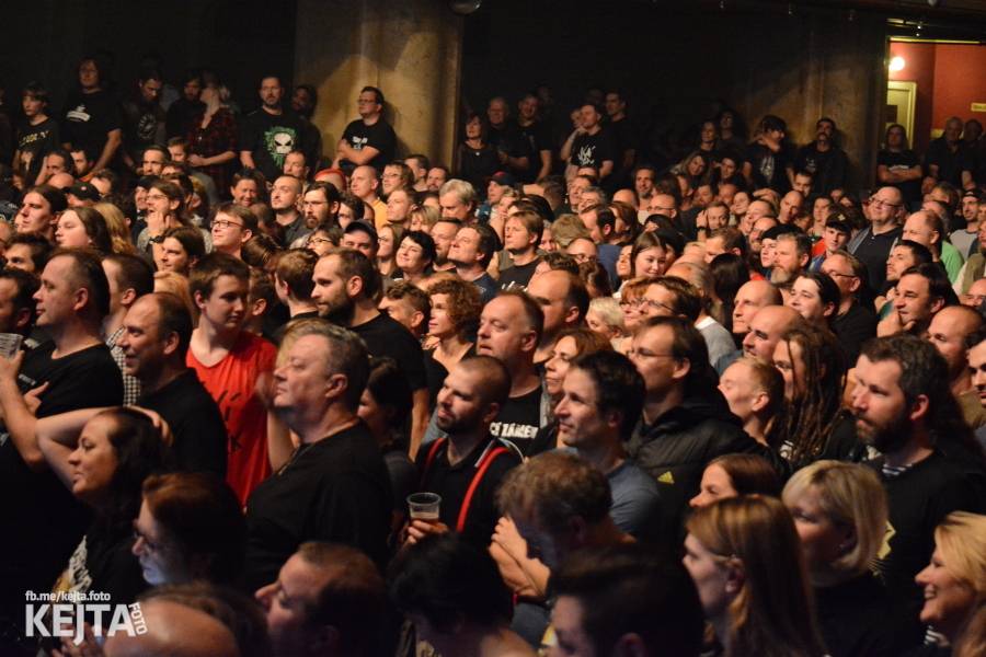 Visací zámek slavil ve Velkém sále pražské Lucerny 36 let, zahráli i Plexis