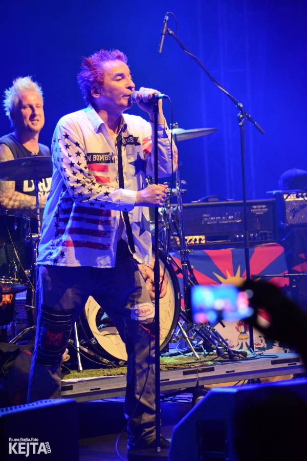 Visací zámek slavil ve Velkém sále pražské Lucerny 36 let, zahráli i Plexis