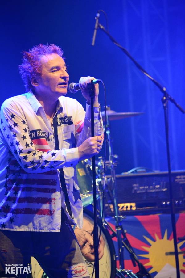 Visací zámek slavil ve Velkém sále pražské Lucerny 36 let, zahráli i Plexis