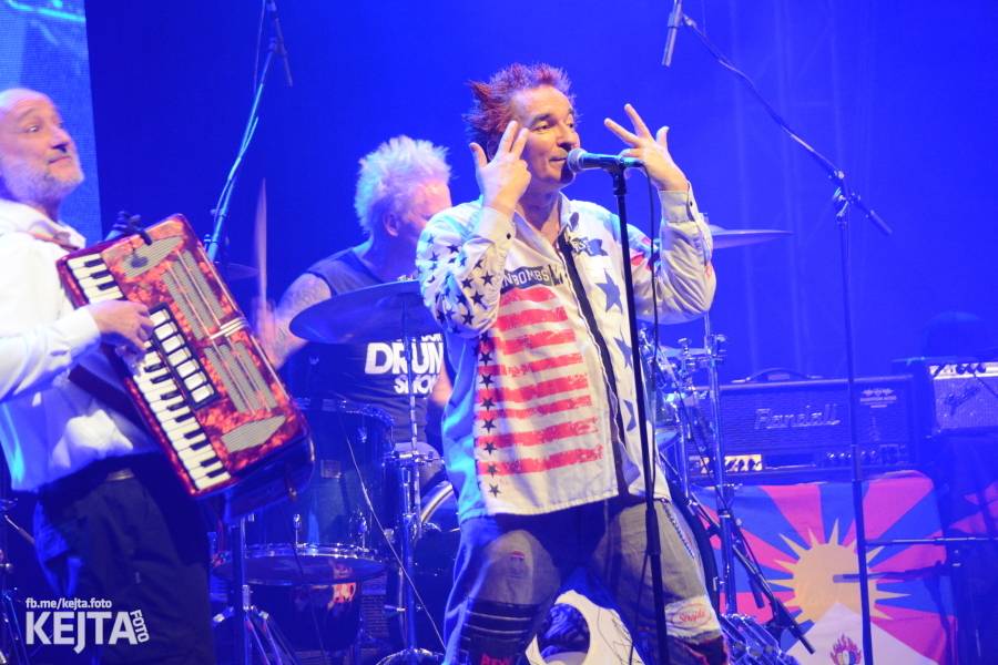 Visací zámek slavil ve Velkém sále pražské Lucerny 36 let, zahráli i Plexis