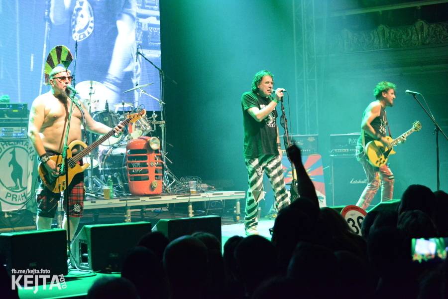 Visací zámek slavil ve Velkém sále pražské Lucerny 36 let, zahráli i Plexis