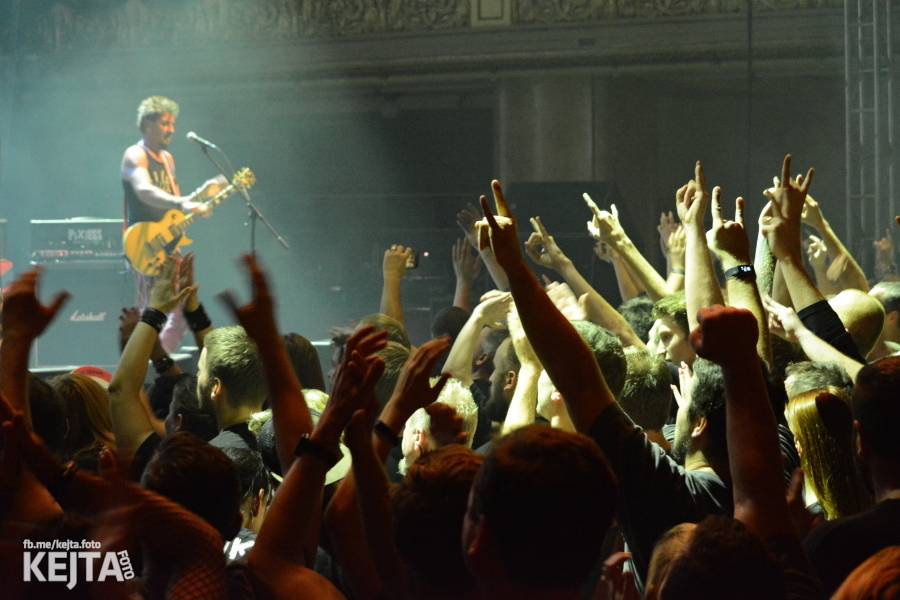 Visací zámek slavil ve Velkém sále pražské Lucerny 36 let, zahráli i Plexis