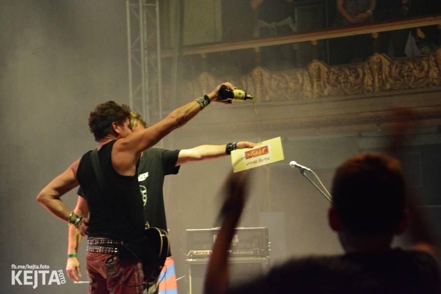 Visací zámek slavil ve Velkém sále pražské Lucerny 36 let, zahráli i Plexis