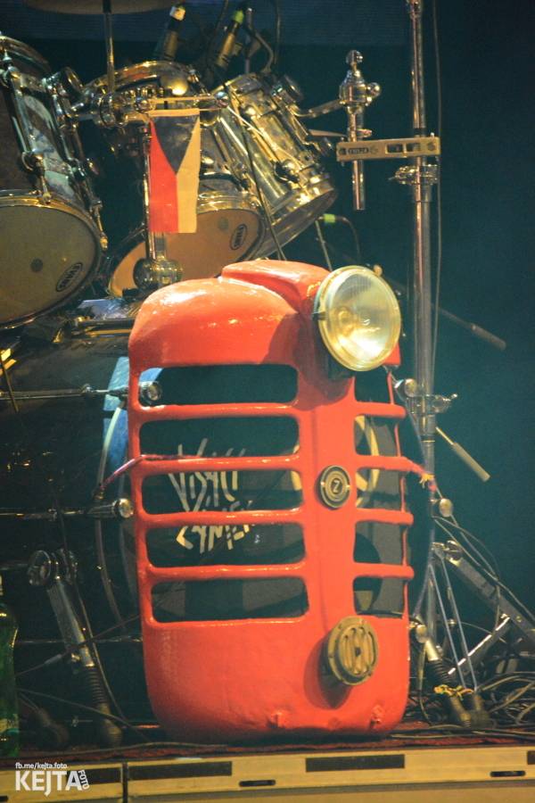 Visací zámek slavil ve Velkém sále pražské Lucerny 36 let, zahráli i Plexis