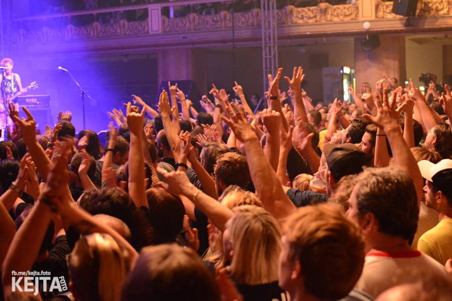 Visací zámek slavil ve Velkém sále pražské Lucerny 36 let, zahráli i Plexis