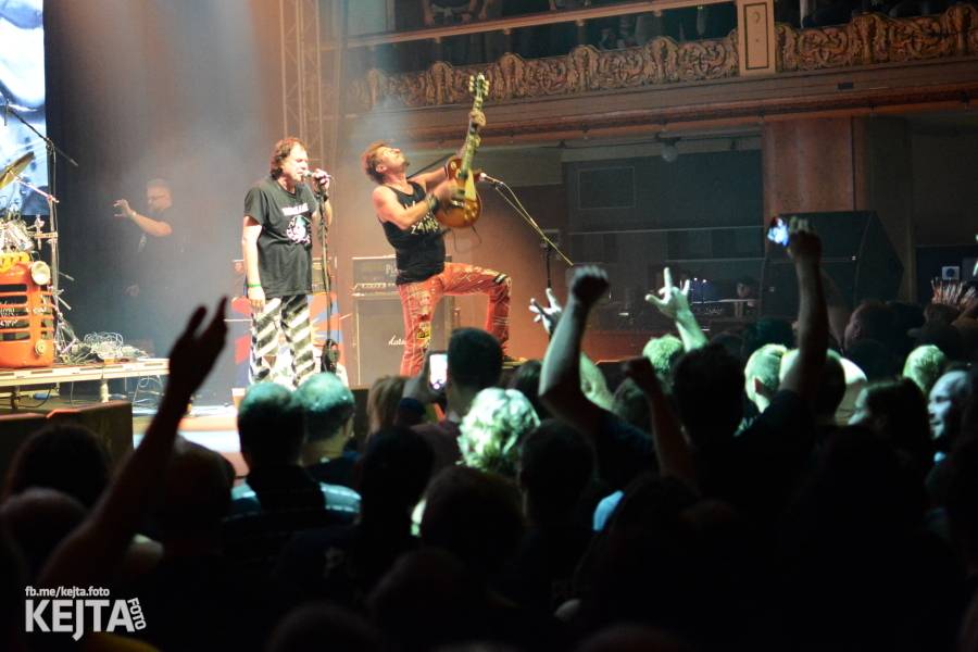 Visací zámek slavil ve Velkém sále pražské Lucerny 36 let, zahráli i Plexis