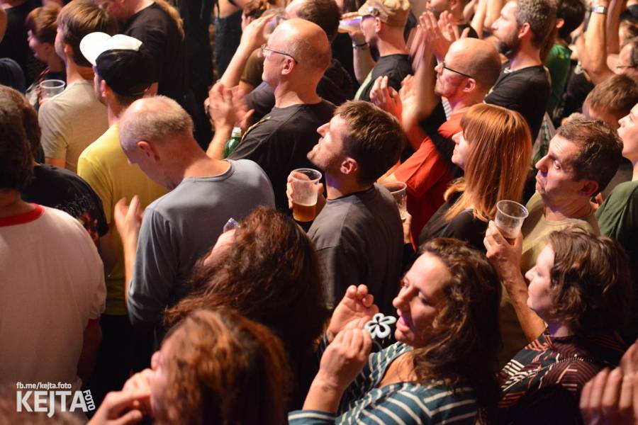 Visací zámek slavil ve Velkém sále pražské Lucerny 36 let, zahráli i Plexis