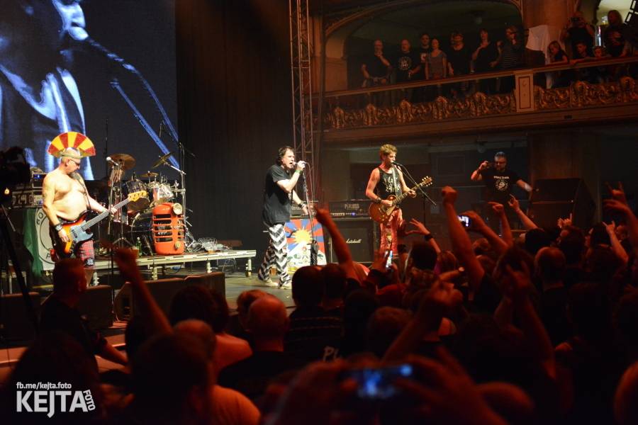 Visací zámek slavil ve Velkém sále pražské Lucerny 36 let, zahráli i Plexis