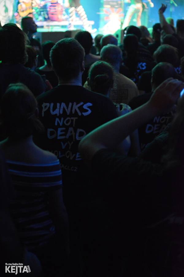 Visací zámek slavil ve Velkém sále pražské Lucerny 36 let, zahráli i Plexis