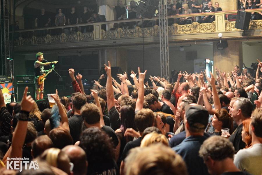 Visací zámek slavil ve Velkém sále pražské Lucerny 36 let, zahráli i Plexis