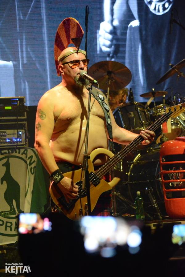 Visací zámek slavil ve Velkém sále pražské Lucerny 36 let, zahráli i Plexis