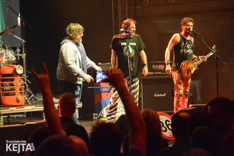 Visací zámek slavil ve Velkém sále pražské Lucerny 36 let, zahráli i Plexis