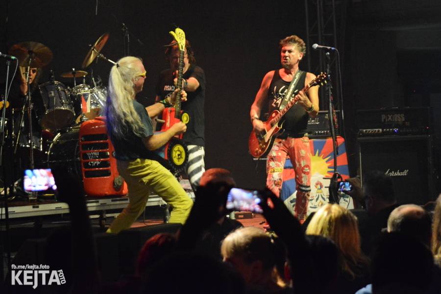 Visací zámek slavil ve Velkém sále pražské Lucerny 36 let, zahráli i Plexis