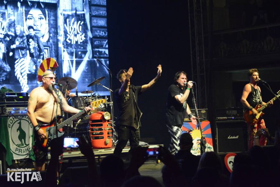 Visací zámek slavil ve Velkém sále pražské Lucerny 36 let, zahráli i Plexis