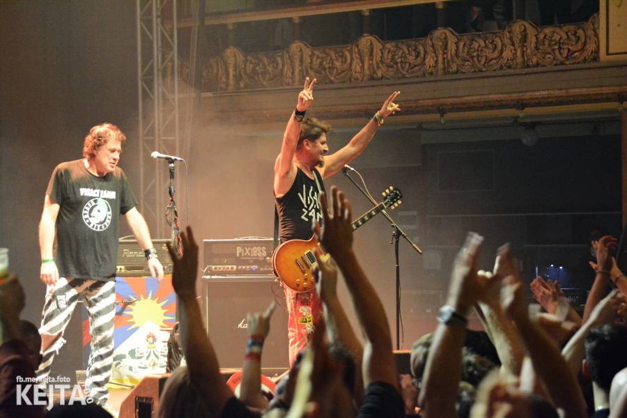 Visací zámek slavil ve Velkém sále pražské Lucerny 36 let, zahráli i Plexis