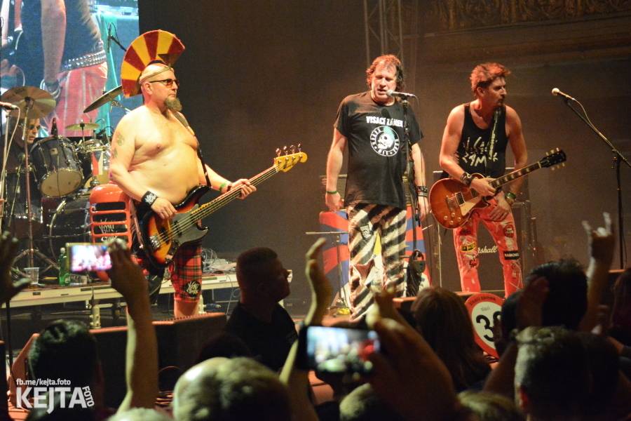 Visací zámek slavil ve Velkém sále pražské Lucerny 36 let, zahráli i Plexis