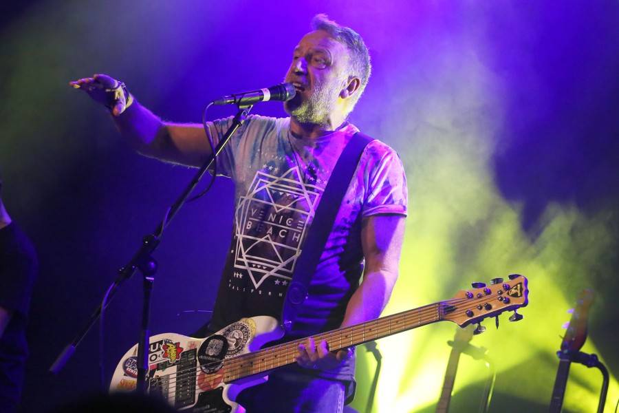Peter Hook na brněnské Flédě oživil New Order i Joy Division