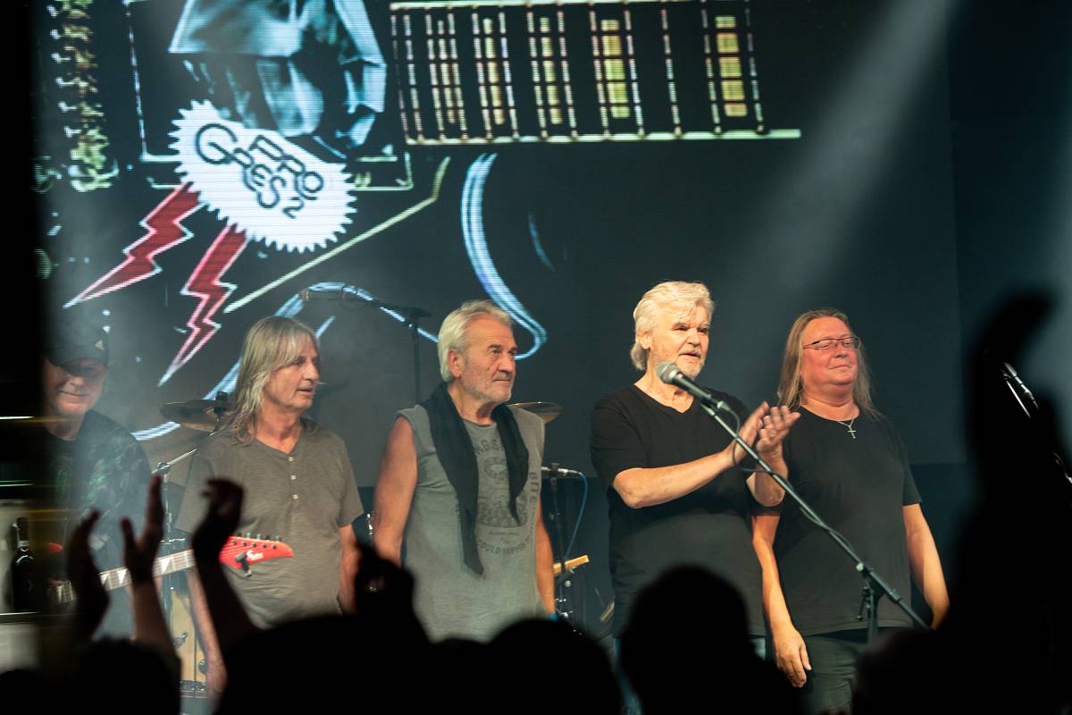 Progres 2 oslavili v Lucerna Music Baru padesát let. Představili i novou desku, kterou vydali po osmadvaceti letech