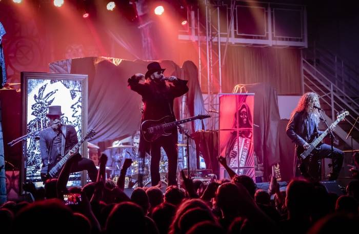 V pardubickém Ideonu řádili démoni, Lordi se loučili s českými fanoušky