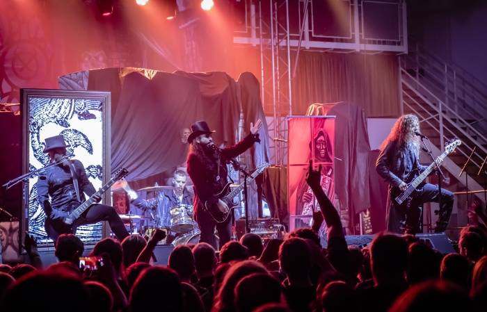 V pardubickém Ideonu řádili démoni, Lordi se loučili s českými fanoušky