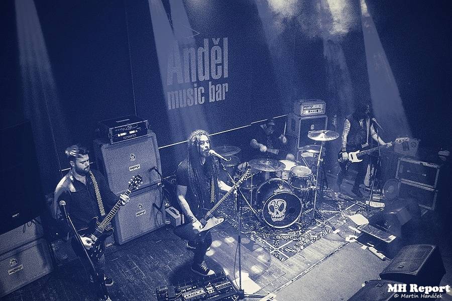 Kurtizány z 25. Avenue zavítali do Plzně, zpěvák Daniel Kurz tančil s diváky