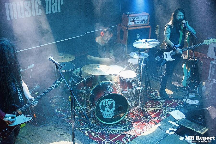 Kurtizány z 25. Avenue zavítali do Plzně, zpěvák Daniel Kurz tančil s diváky