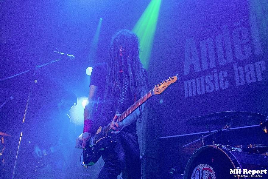 Kurtizány z 25. Avenue zavítali do Plzně, zpěvák Daniel Kurz tančil s diváky