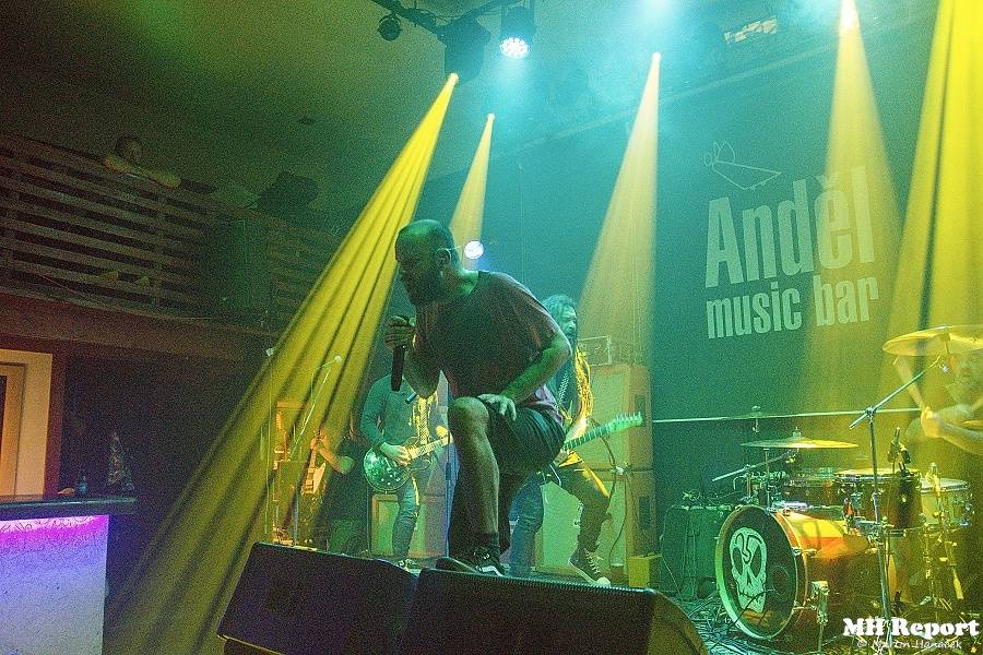 Kurtizány z 25. Avenue zavítali do Plzně, zpěvák Daniel Kurz tančil s diváky