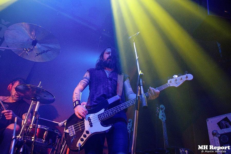 Kurtizány z 25. Avenue zavítali do Plzně, zpěvák Daniel Kurz tančil s diváky