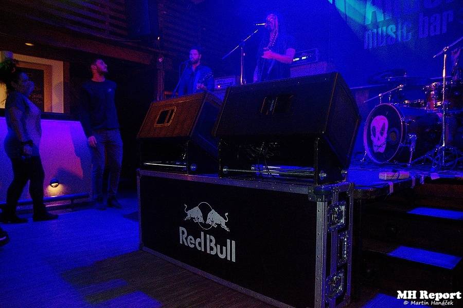 Kurtizány z 25. Avenue zavítali do Plzně, zpěvák Daniel Kurz tančil s diváky