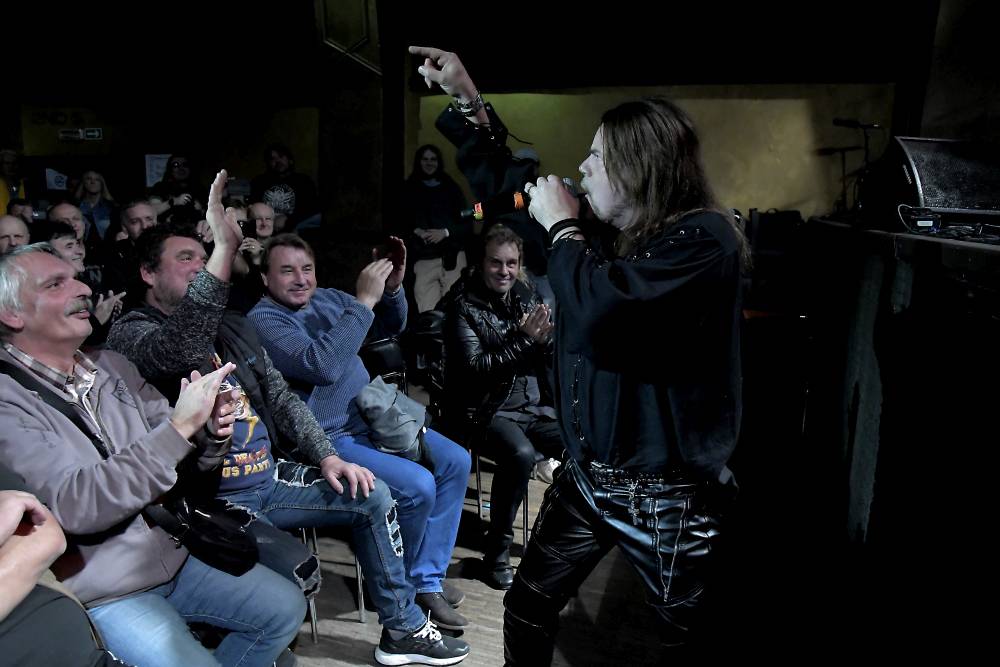 Michael Schenker Fest: V Roxy se po boku ikonického kytaristy vystřídali čtyři zpěváci