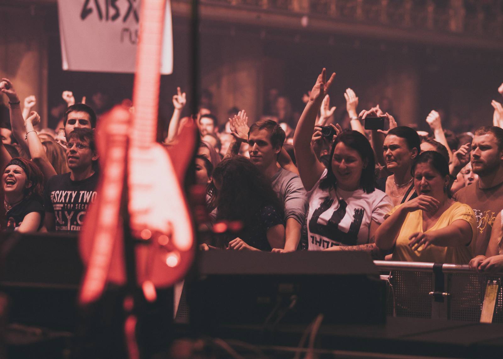 Wohnout v Lucerně pokřtili novou desku Miss maringotka svými polibky