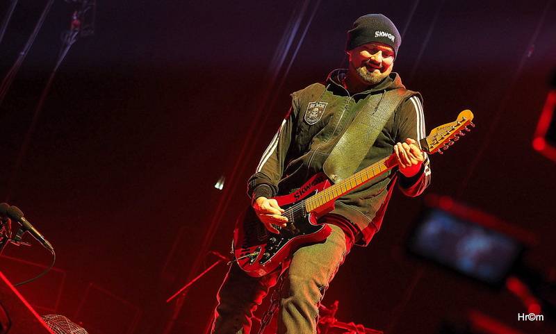 Škwor slavil dvacet let vyprodanou O2 arenou! Gratulovat přišel i Kapitán Demo