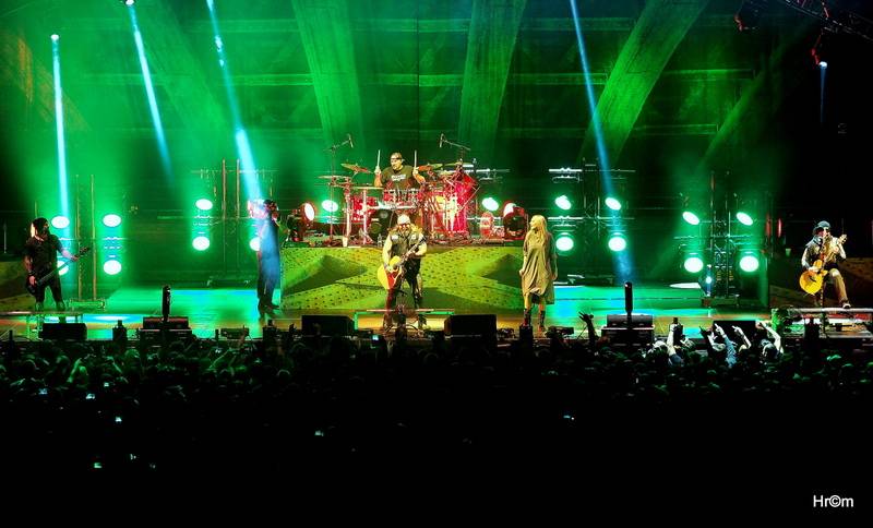 Škwor slavil dvacet let vyprodanou O2 arenou! Gratulovat přišel i Kapitán Demo