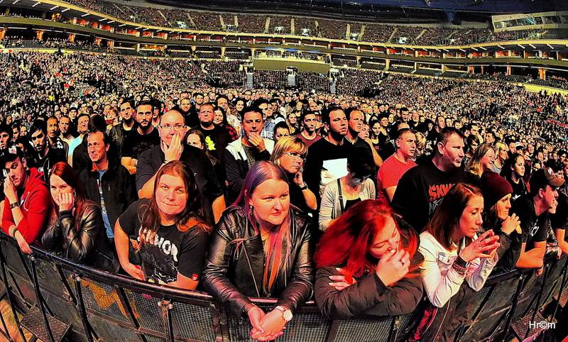 Škwor slavil dvacet let vyprodanou O2 arenou! Gratulovat přišel i Kapitán Demo