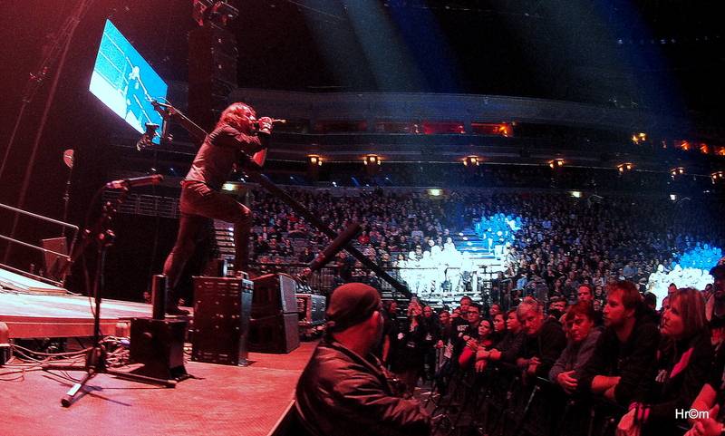 Škwor slavil dvacet let vyprodanou O2 arenou! Gratulovat přišel i Kapitán Demo