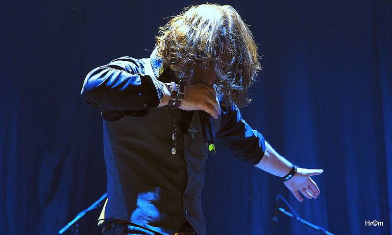 Škwor slavil dvacet let vyprodanou O2 arenou! Gratulovat přišel i Kapitán Demo