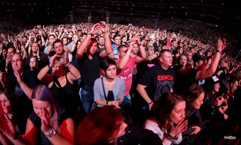 Škwor slavil dvacet let vyprodanou O2 arenou! Gratulovat přišel i Kapitán Demo