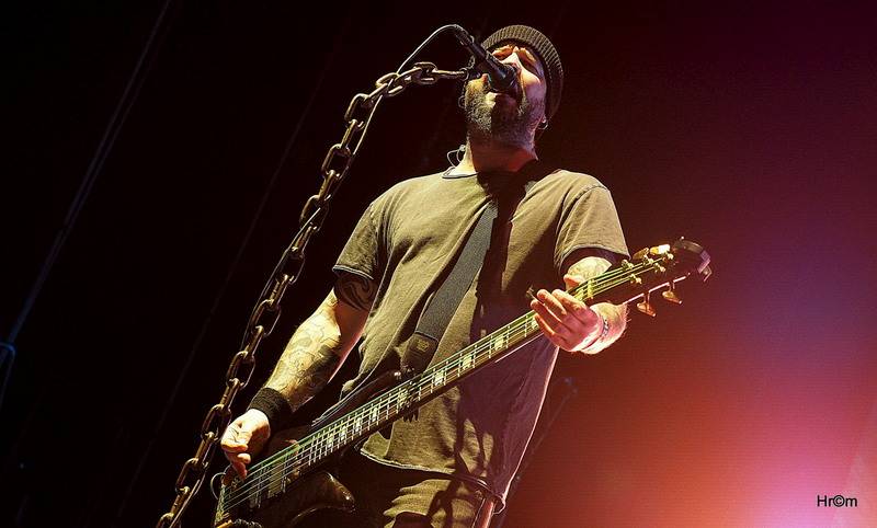 Škwor slavil dvacet let vyprodanou O2 arenou! Gratulovat přišel i Kapitán Demo