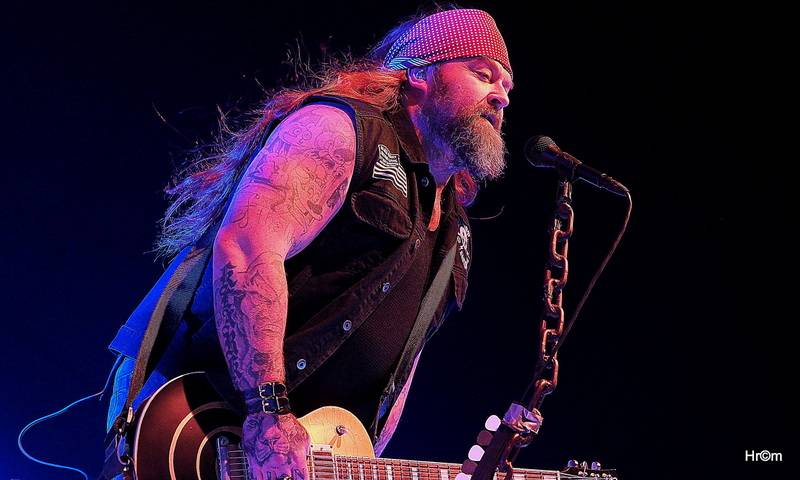 Škwor slavil dvacet let vyprodanou O2 arenou! Gratulovat přišel i Kapitán Demo