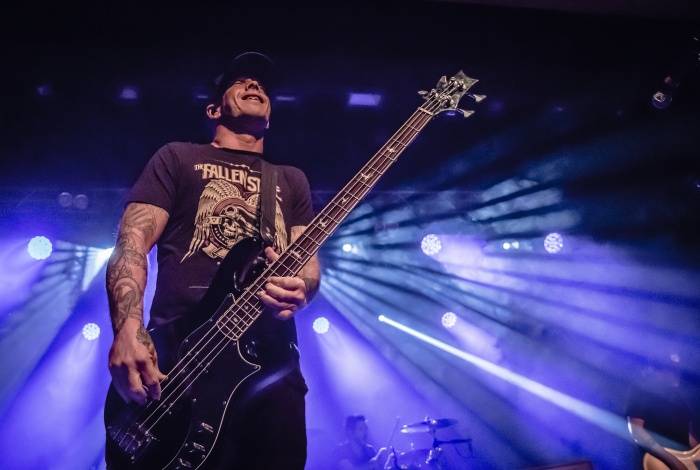 Tremonti v Brně rozvášnili fanoušky, nezastavila je ani zlomená žebra kytaristy