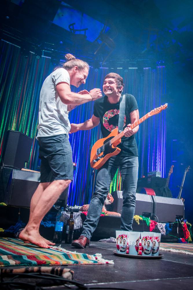 Tomáš Klus pokřtil album SpOlu ve Foru Karlín. Zpívala s ním manželka Tamara, představili i nový klip