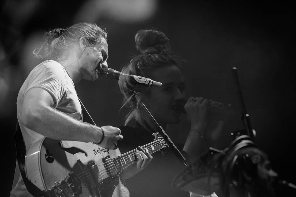 Tomáš Klus pokřtil album SpOlu ve Foru Karlín. Zpívala s ním manželka Tamara, představili i nový klip