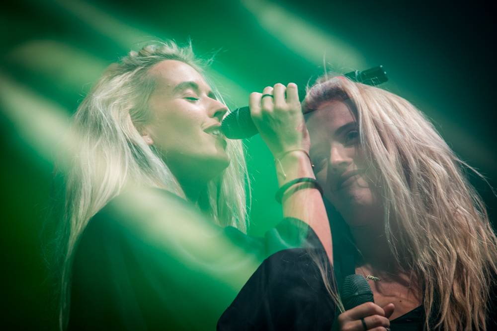 Tomáš Klus pokřtil album SpOlu ve Foru Karlín. Zpívala s ním manželka Tamara, představili i nový klip