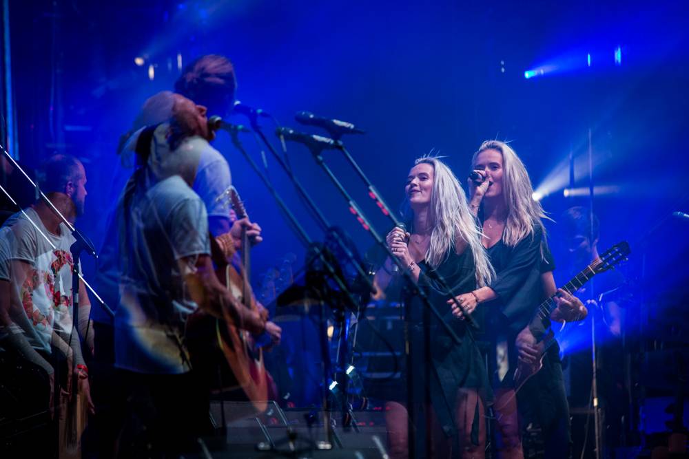 Tomáš Klus pokřtil album SpOlu ve Foru Karlín. Zpívala s ním manželka Tamara, představili i nový klip