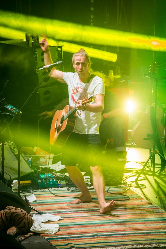 Tomáš Klus pokřtil album SpOlu ve Foru Karlín. Zpívala s ním manželka Tamara, představili i nový klip