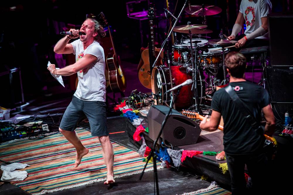 Tomáš Klus pokřtil album SpOlu ve Foru Karlín. Zpívala s ním manželka Tamara, představili i nový klip