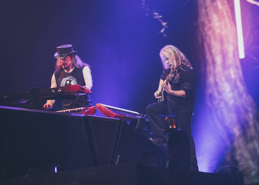 Nightwish naplnili O2 arenu, ohnivé show vévodila princezna bojovnice Floor Jansen